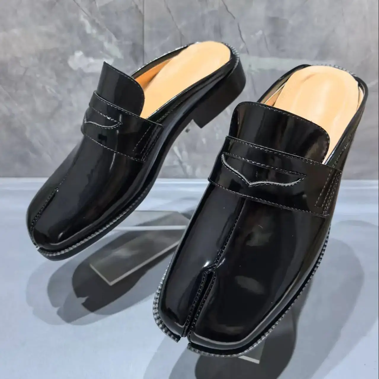 Split Toe Tabi Men's Slippers  - огляд і ціна Men'S Shoes With Toes