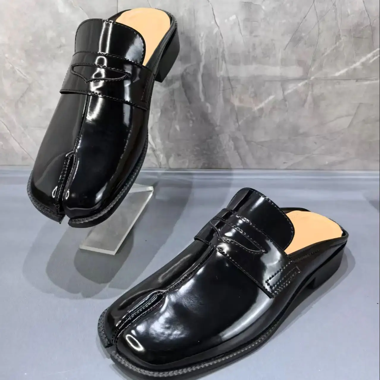 Split Toe Tabi Men's Slippers  - огляд і ціна Men'S Shoes With Toes