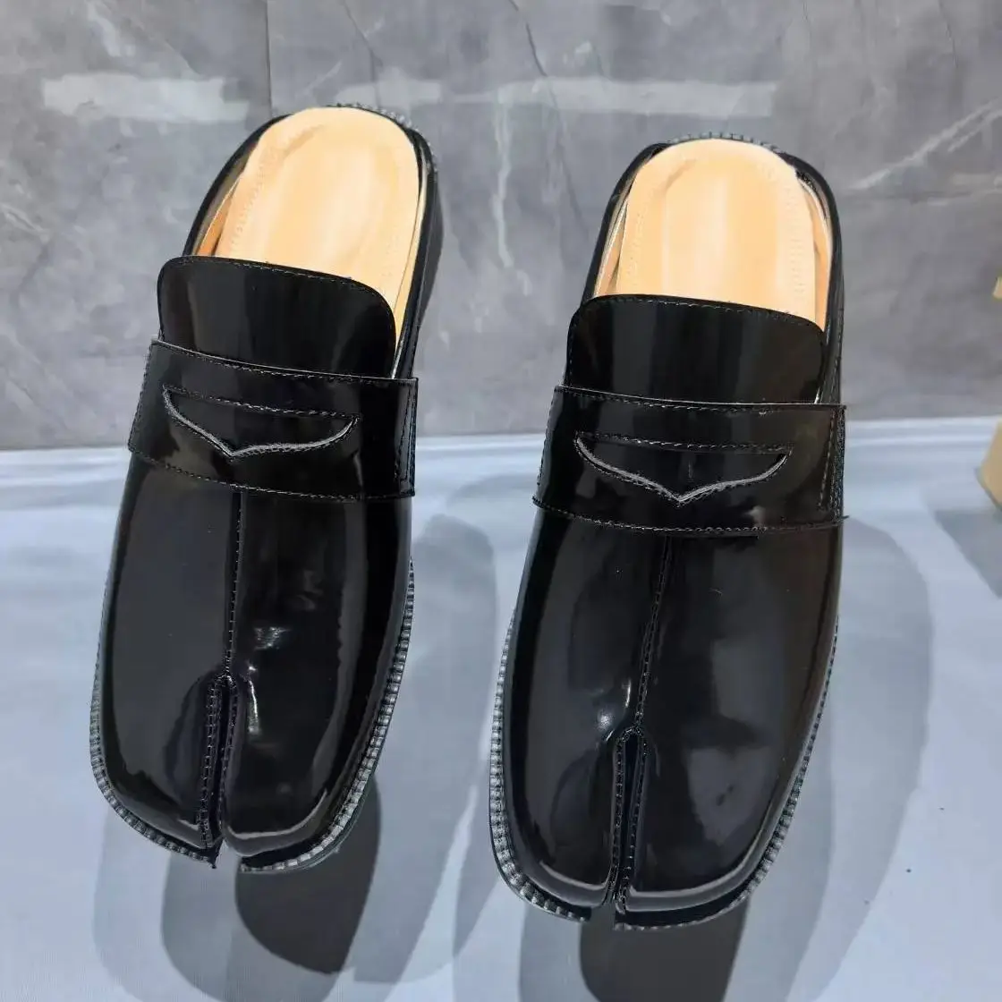 Split Toe Tabi Men's Slippers  - огляд і ціна Men'S Shoes With Toes